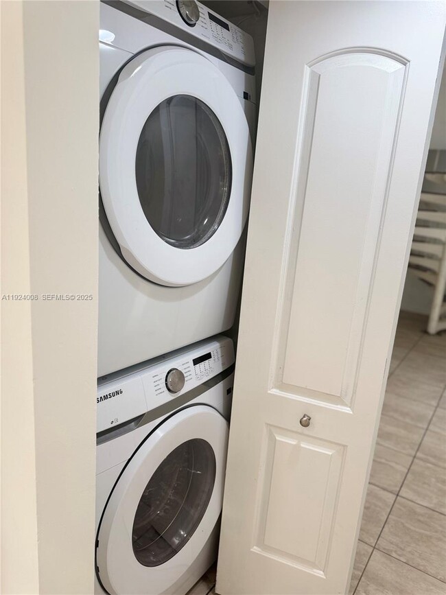 Building Photo - 8301 SW 157th Ave