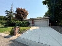 Building Photo - Beautiful Golf Course Home | 2 Bed • 2 Bath • Bonus Room
