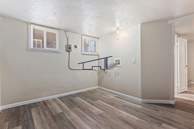 Building Photo - Polk Duplex