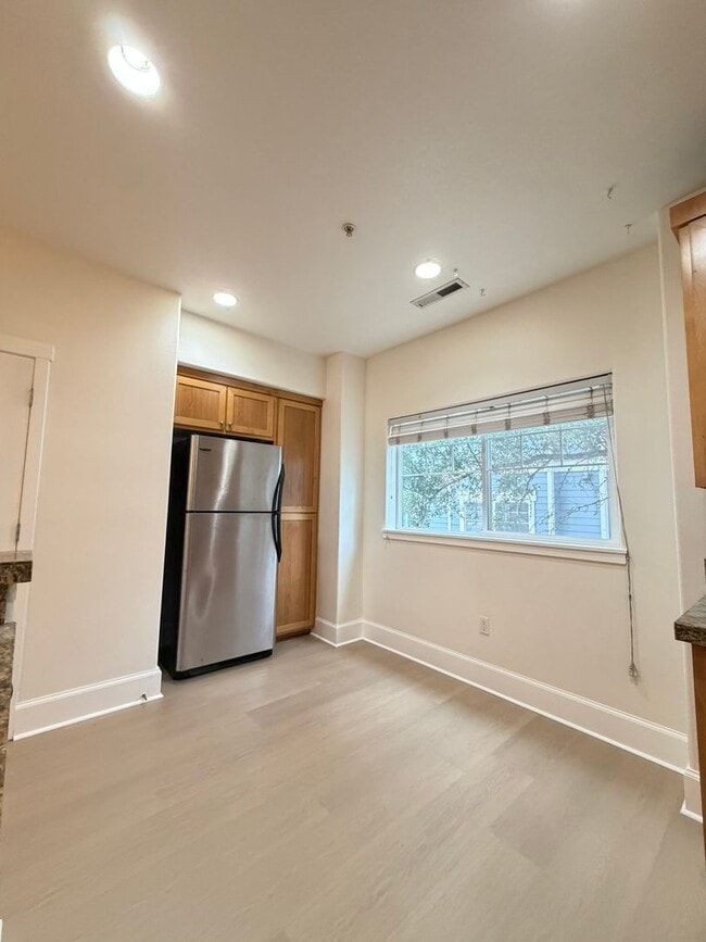 Building Photo - 18425 SW Stepping Stone Dr