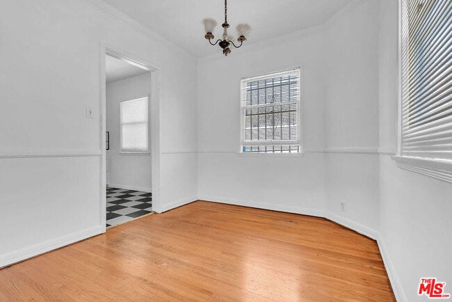 Building Photo - 622 Cloverdale Ave