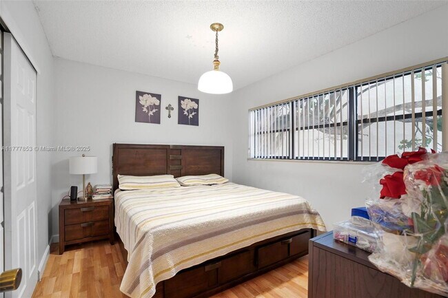 Building Photo - 2313 S Cypress Bend Dr