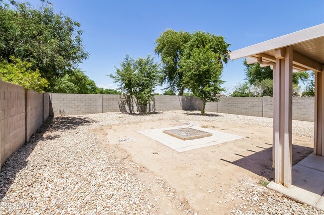Building Photo - 13284 W Gelding Cir