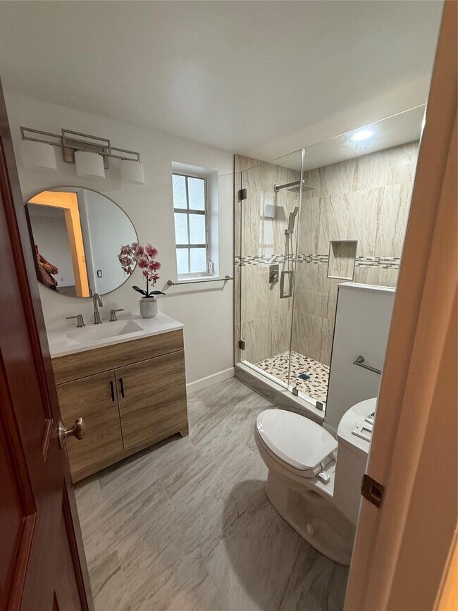 Building Photo - 619 Kensington Pl