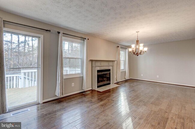 Building Photo - 7925 Carriage Dr