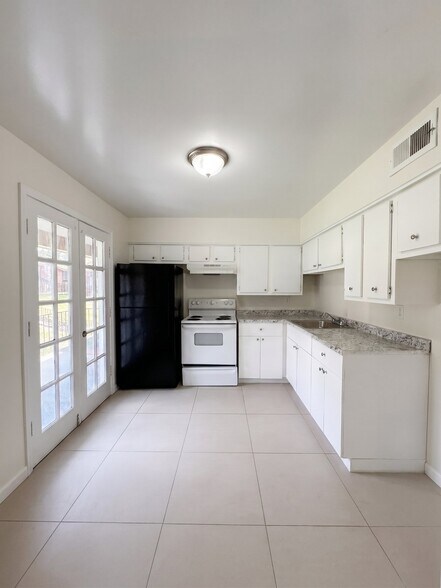Building Photo - 2295 Candlewyck Cir