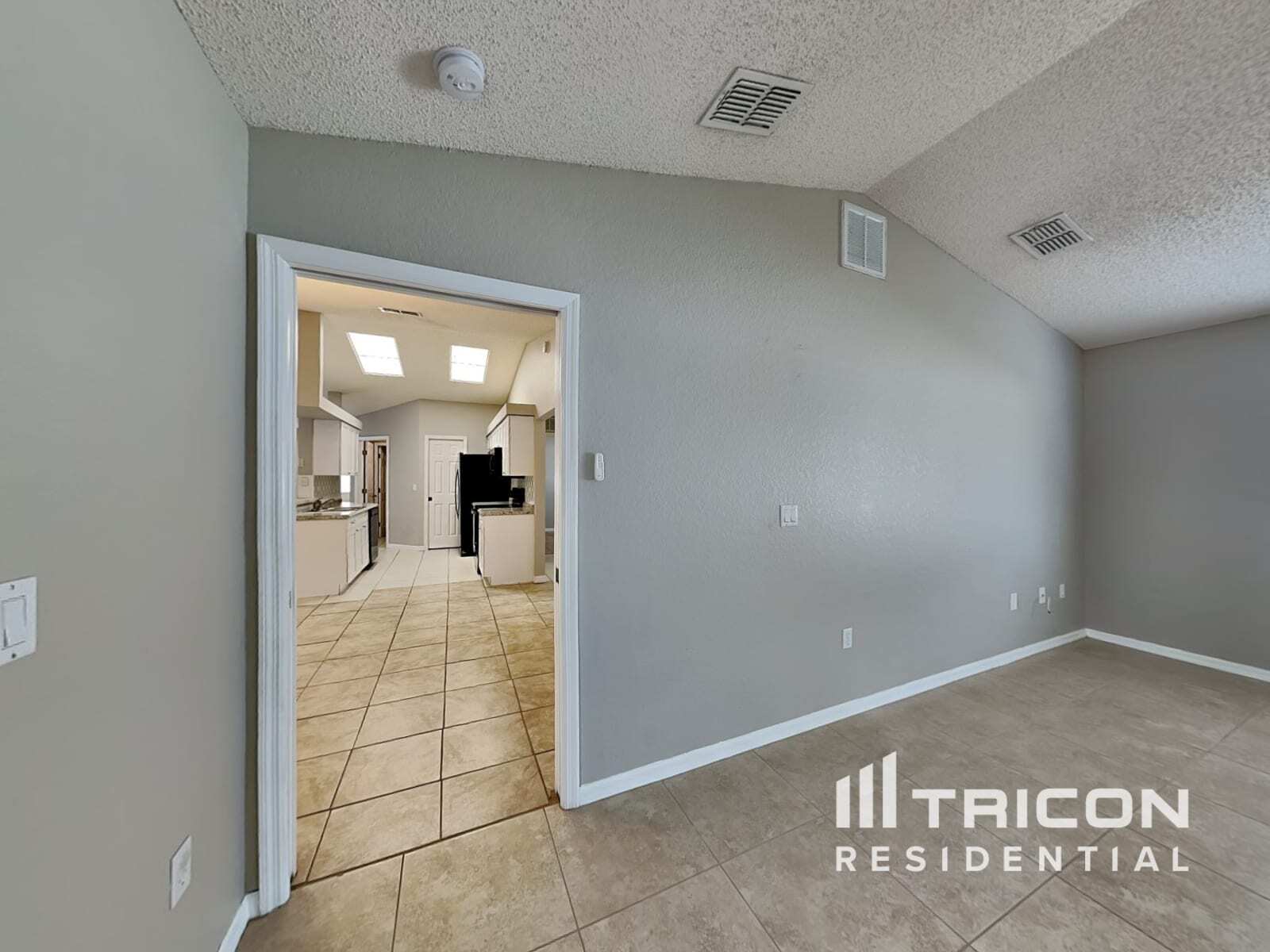 Building Photo - 8421 Bay Dr