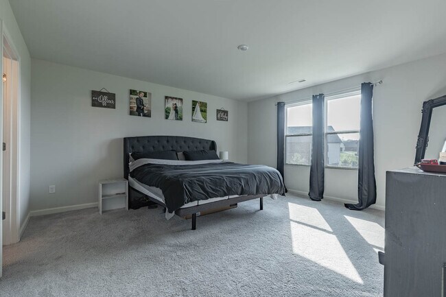 Building Photo - 312 Smt Crk Dr