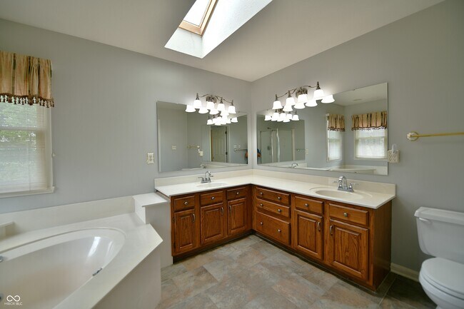 Building Photo - 1402 Edinburgh Dr