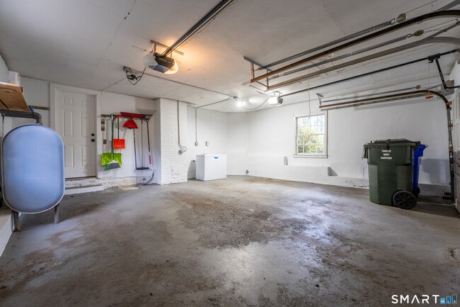 Building Photo - 30 Hillsboro Dr