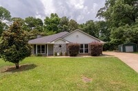 Building Photo - Charming 3 Bedroom Home in Dogwood Hills