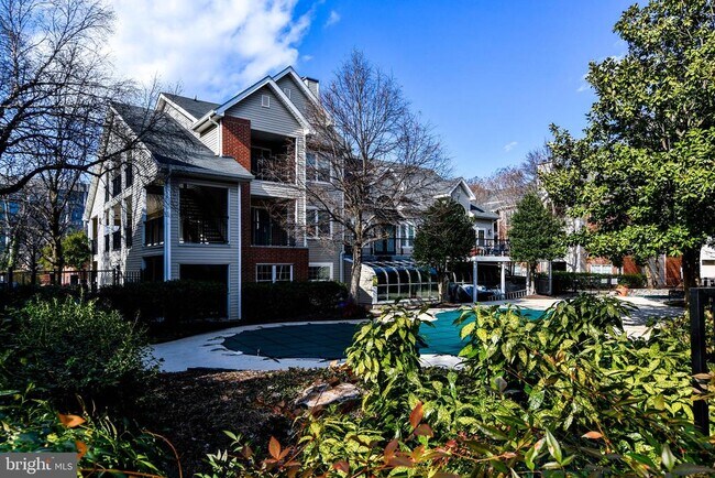 Building Photo - 3303 Wyndham Cir