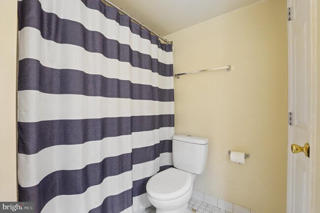 Building Photo - 229 Cabbel Dr