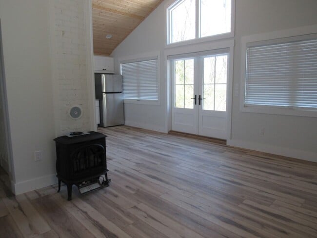 Building Photo - $1,800 - 2 Bed/2Bath Newly Renovated Unfurnished House Overlooking Downtown Sylva