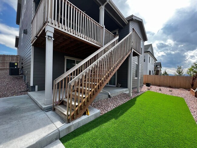 Building Photo - 5636 Bay Hl Dr