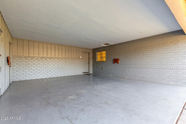 Building Photo - 1339 E Luke Ave
