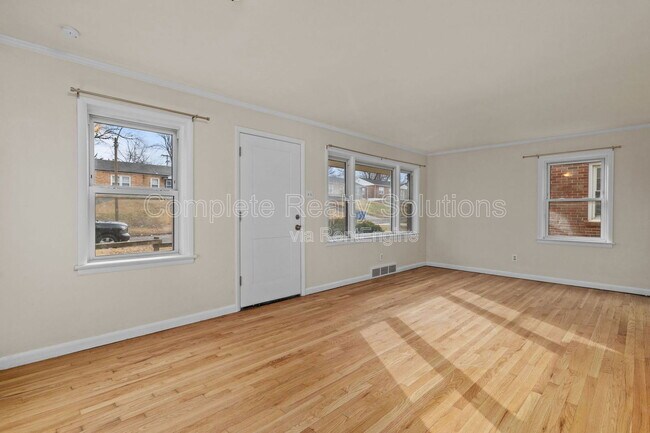 Building Photo - 231 Emerling Dr