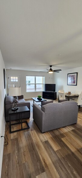 Building Photo - 15618 Sienna Dr