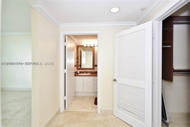 Building Photo - 2475 Brickell Ave