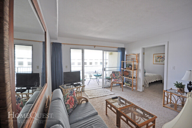 Building Photo - Fully Furnished Meridian East 2BR / 1.5BA ...