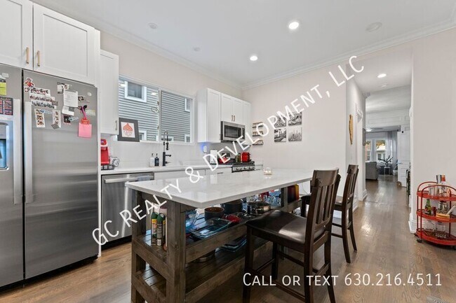 Building Photo - 1649 N Richmond St