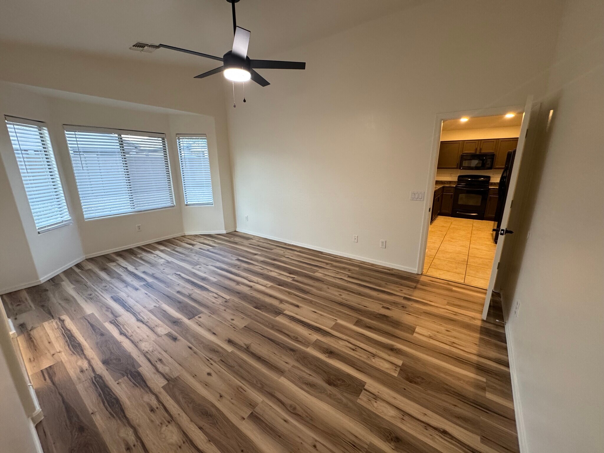 Master bedroom - 2432 W Tamarisk Ave