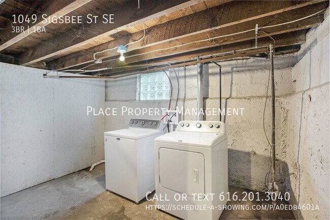Building Photo - 1049 Sigsbee SE - Gorgeous 3 bedroom house!