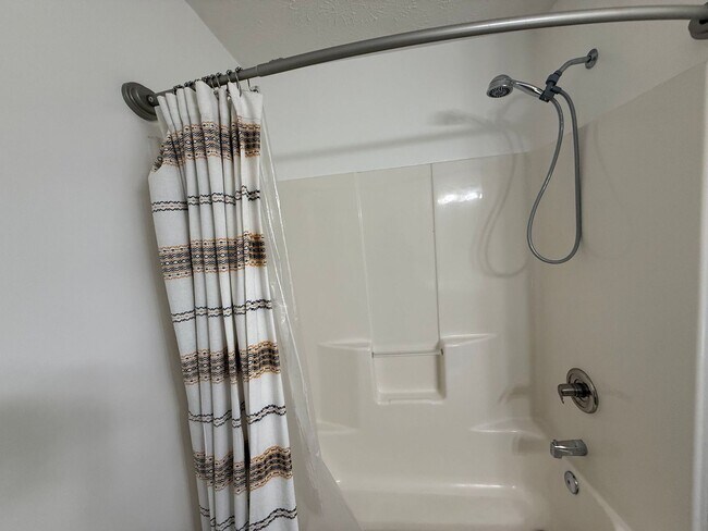 Building Photo - Charming 3-Bedroom Home in Newport News! "ASK ABOUT OUR ZERO DEPOSIT"