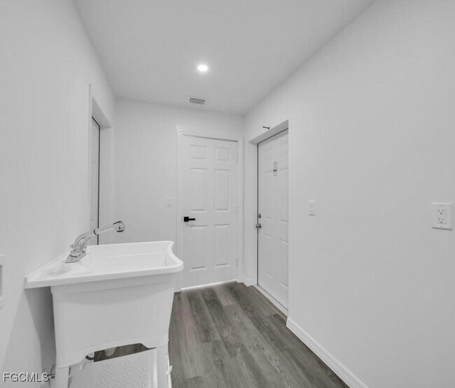 Building Photo - 382 McArthur Blvd