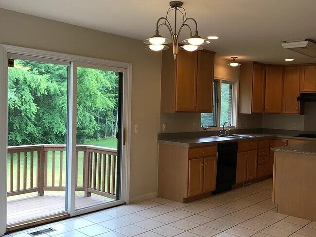 Building Photo - 7782 Watford Dr