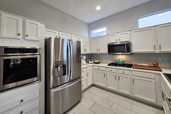 Building Photo - 78622 Waterfall Dr