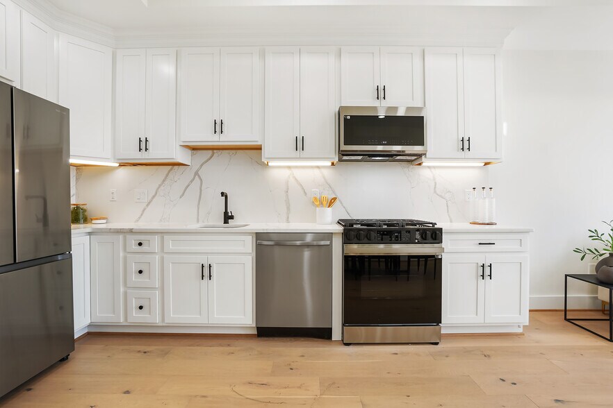 Building Photo - 808 12th St NE