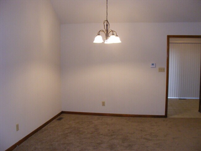 Building Photo - 504 NE Green St