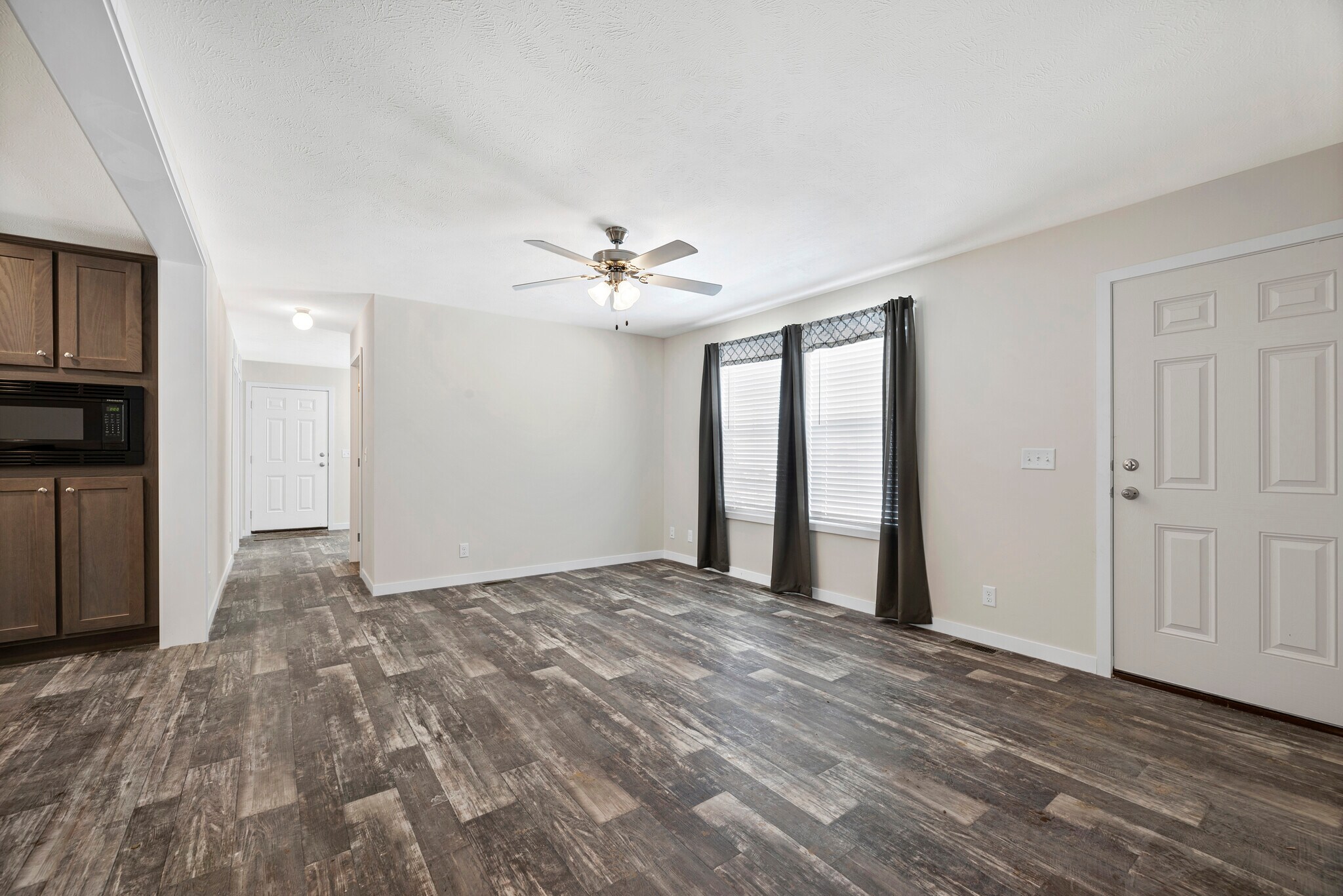 Building Photo - 11431 N Lake Dr