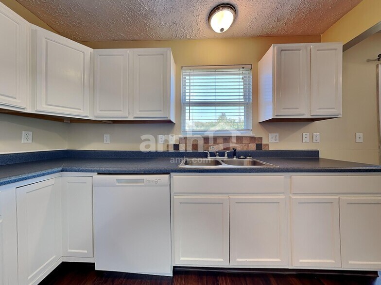 Building Photo - 107 Worthington Dr