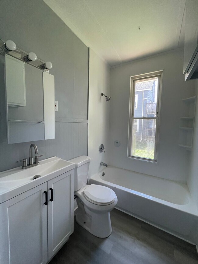 Building Photo - 124-126 Appleton