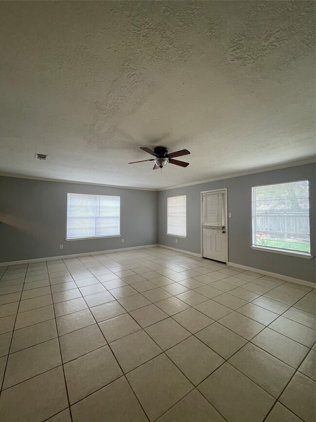 Building Photo - 7622 Bubbling Spring Ln