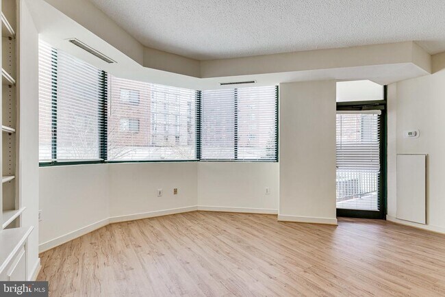 Building Photo - 955 26th St NW