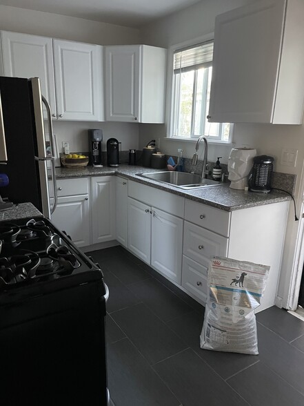 kitchen - 2202 Penmar Ave