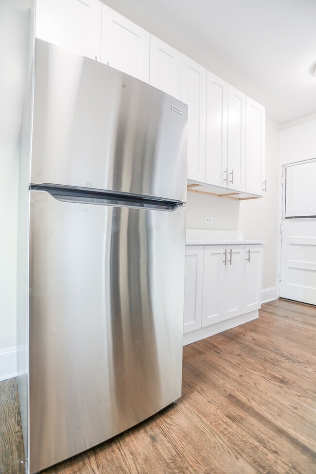 Building Photo - 5746 S Stony Island Ave