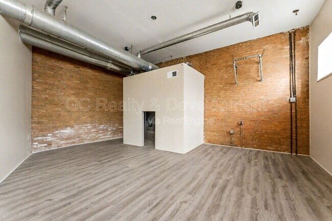 Building Photo - 3328 W Chicago Ave