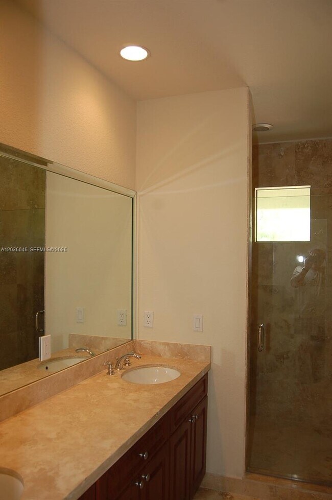 Building Photo - 3227 Gifford Ln