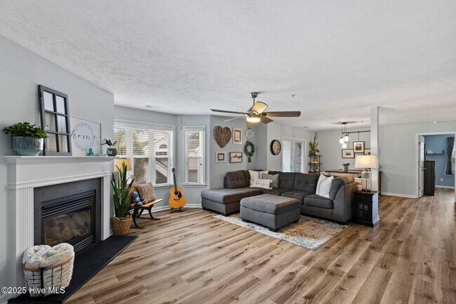 Building Photo - Fully furnished dream condo in Carolina Beach