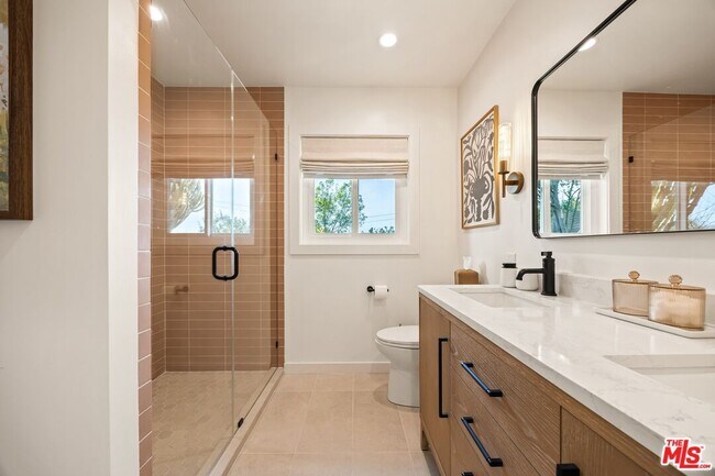 Building Photo - 107 Alto Dr