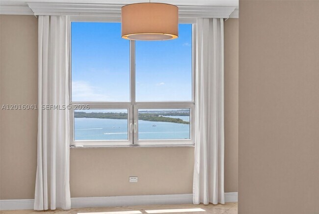 Building Photo - 808 Brickell Key Dr