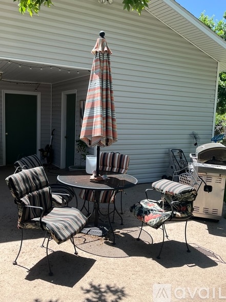 Building Photo - 467 Meadow Rd