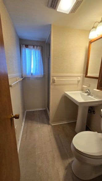 Building Photo - 1013 Bon Air Dr