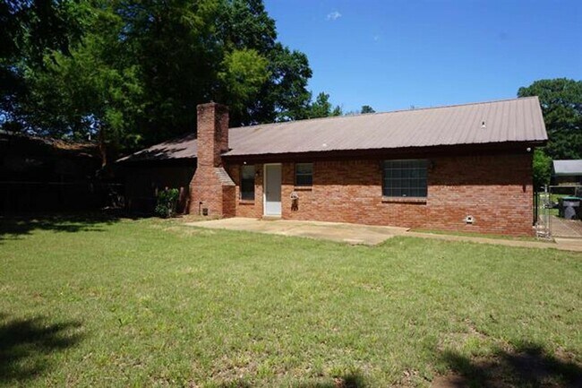 Building Photo - 5353 Scrivener Dr