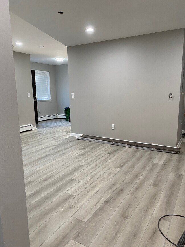 Building Photo - 333 Vincelette St