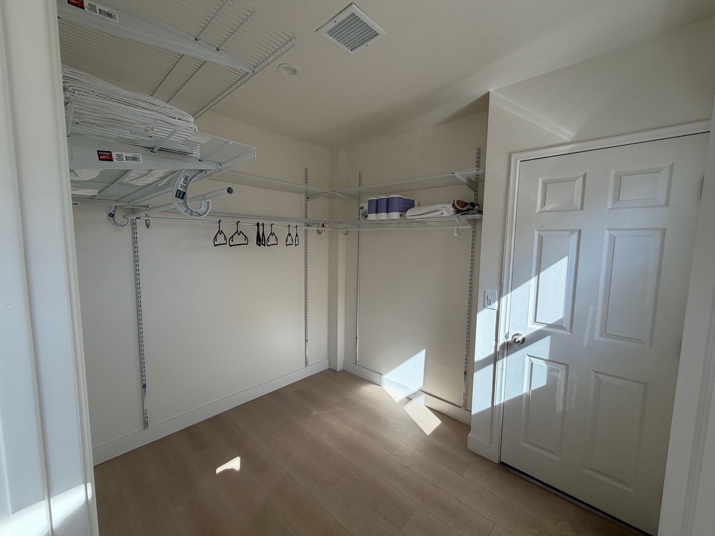 Building Photo - 1546 S Ogden Dr